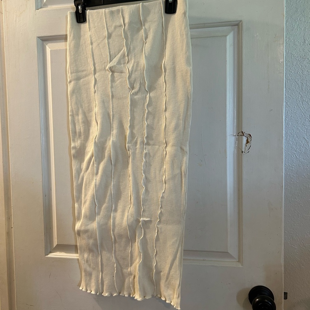 Zara Cream Ribbed Midi Skirt with Vertical Texture